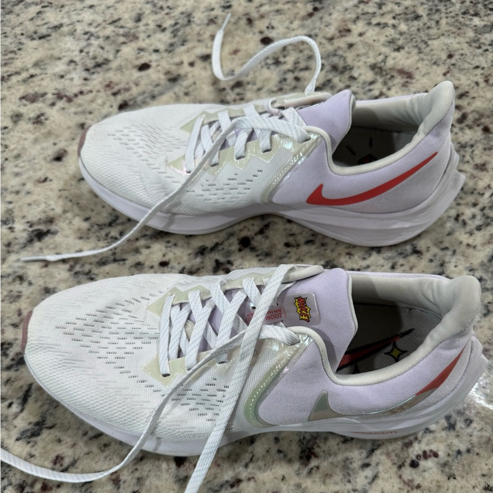 Women's Nike sneakers, size 9 1/2